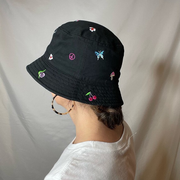 Bundle of TWO bucket hats strawberry fruit pink and embroidered mushroom black - Picture 12 of 17